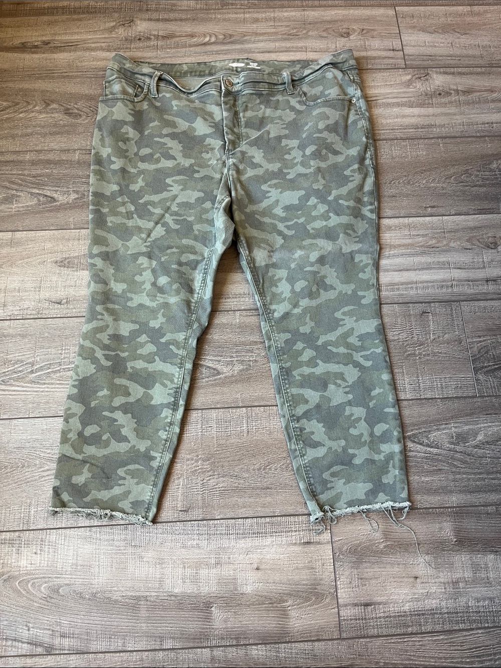 3/$15- Old Navy Rockstar Super Skinny High Rise Camo Pants 24 Short